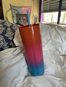 20 oz Starbucks ombré cold cup with straw, from the 2022 collection