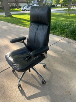 Davis Leather Desk Chair - great condition
