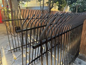 Brand new 6 x 8 security fencing