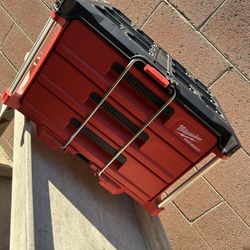 Milwaukee Pack Out Tool Box With 3 Drawers Empty