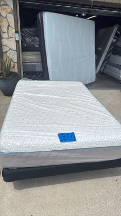 Full size mattress, and boxspring