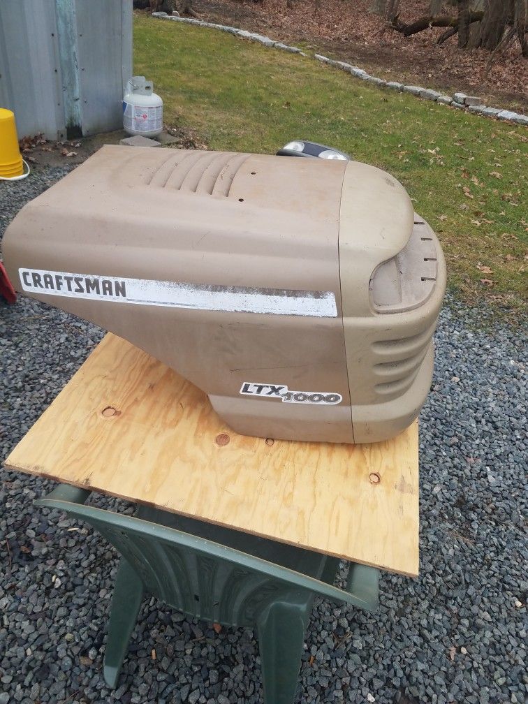 Craftsman riding Mower LTX 1000 HOOD
