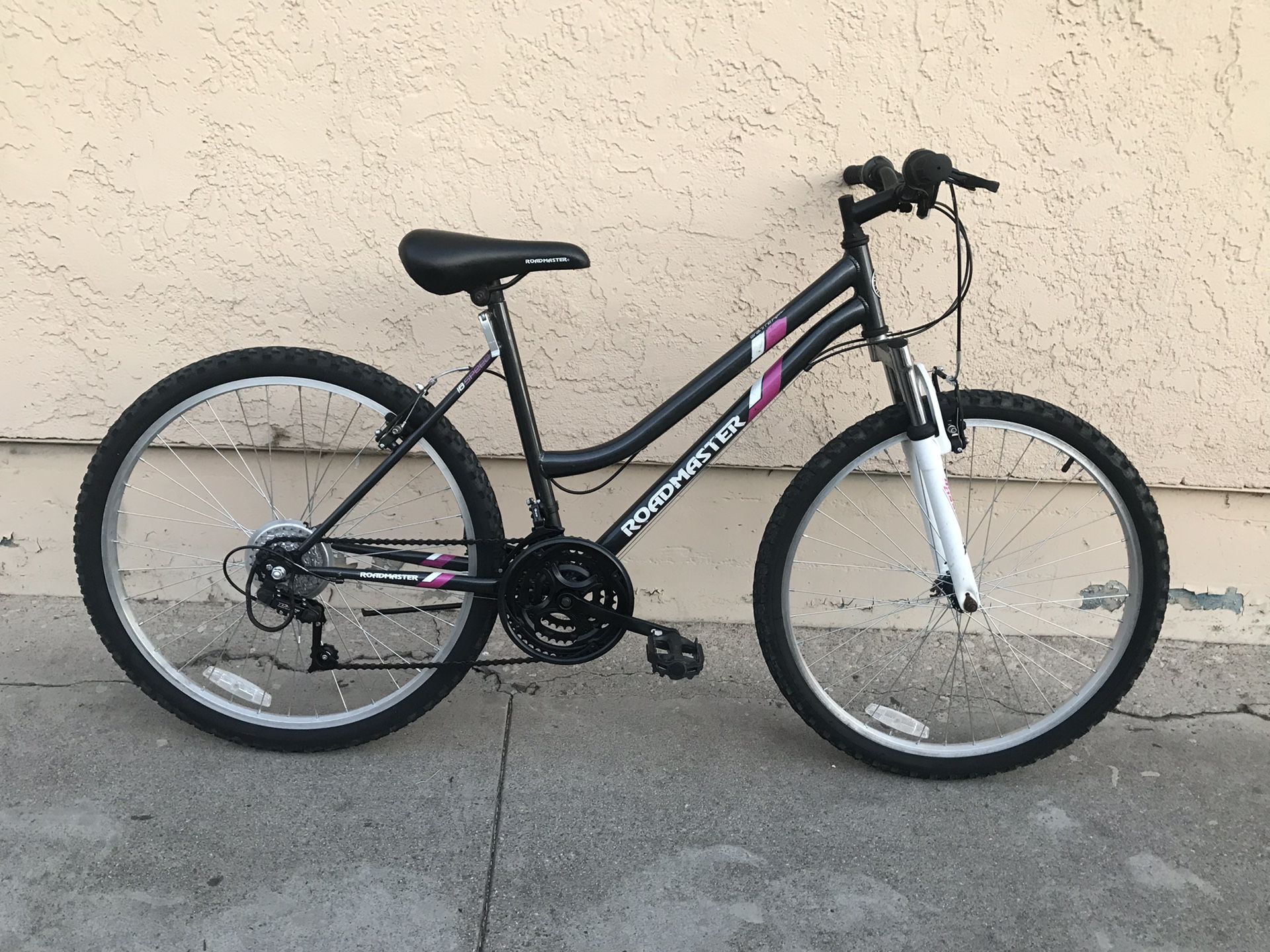 Road master women’s mountain bike/ excellent working condition/ $65