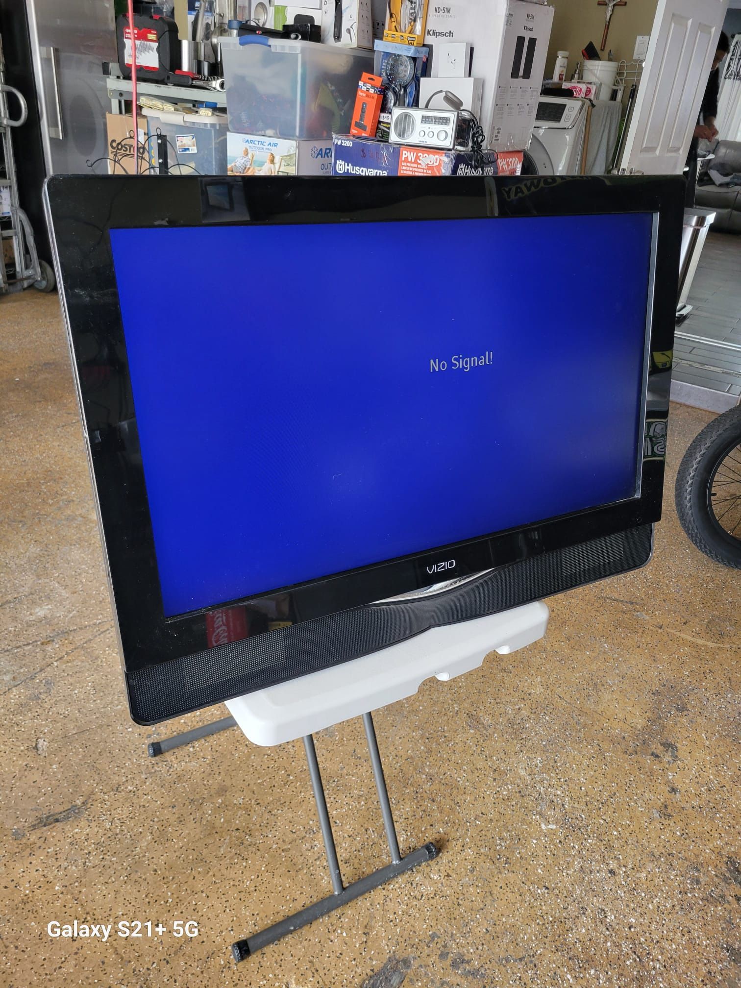 Tv With Wall Mount 