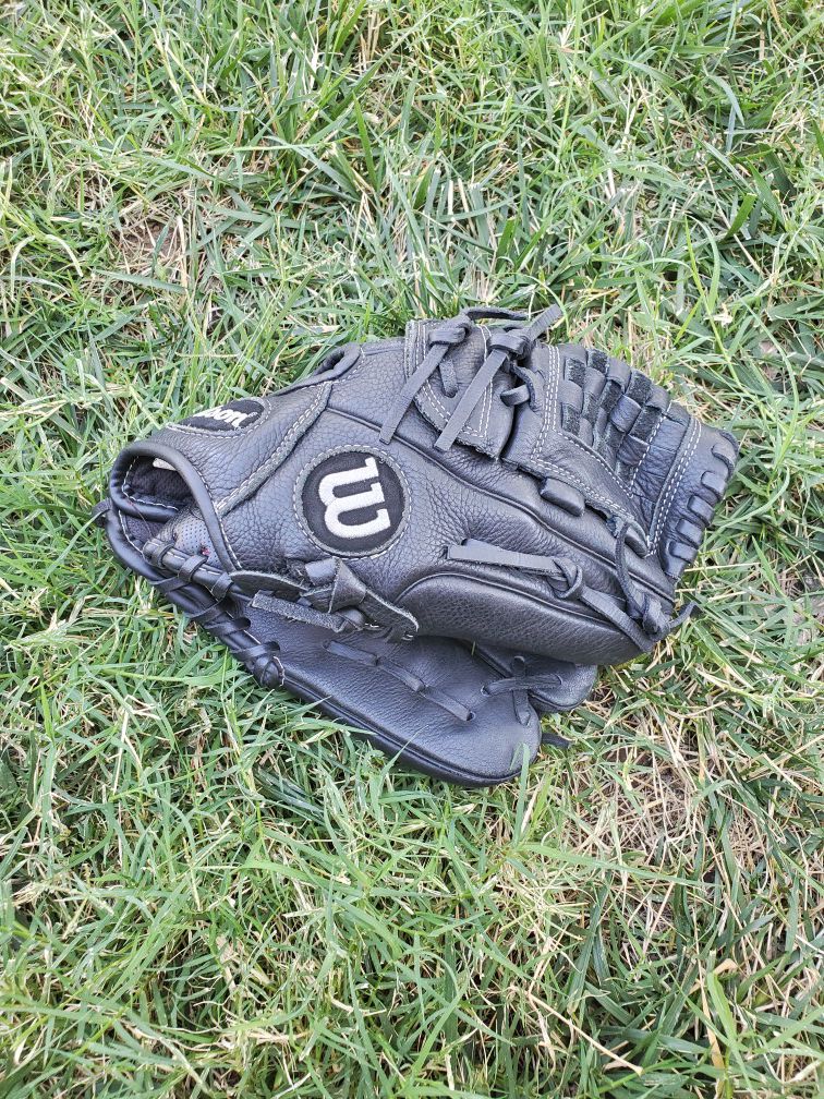 Wilson a 500 game soft youth baseball glove