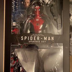 Hot Toys Deluxe 1/6th Spiderman (Upgraded Suit) W/ Mysterio Drone No way home
