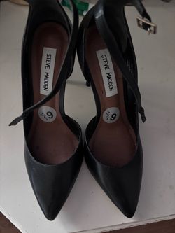 Black pumps