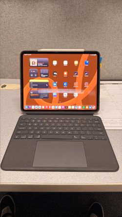 Apple iPad Pro 13” M4 Bundle – 256GB Wi-Fi + Cellular + Apple Pencil Pro + Logitech Combo Touch