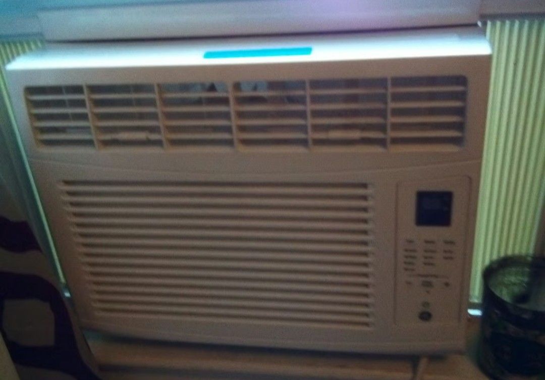 Like New Air Conditioner Was Used Last Year In The Month Of June 