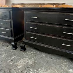 2 Solid wood black over sized distressed nightstands or small chest of drawers! L40xD20xH32”