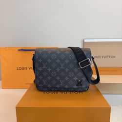 LV District PM Men's Shoulder Bag 