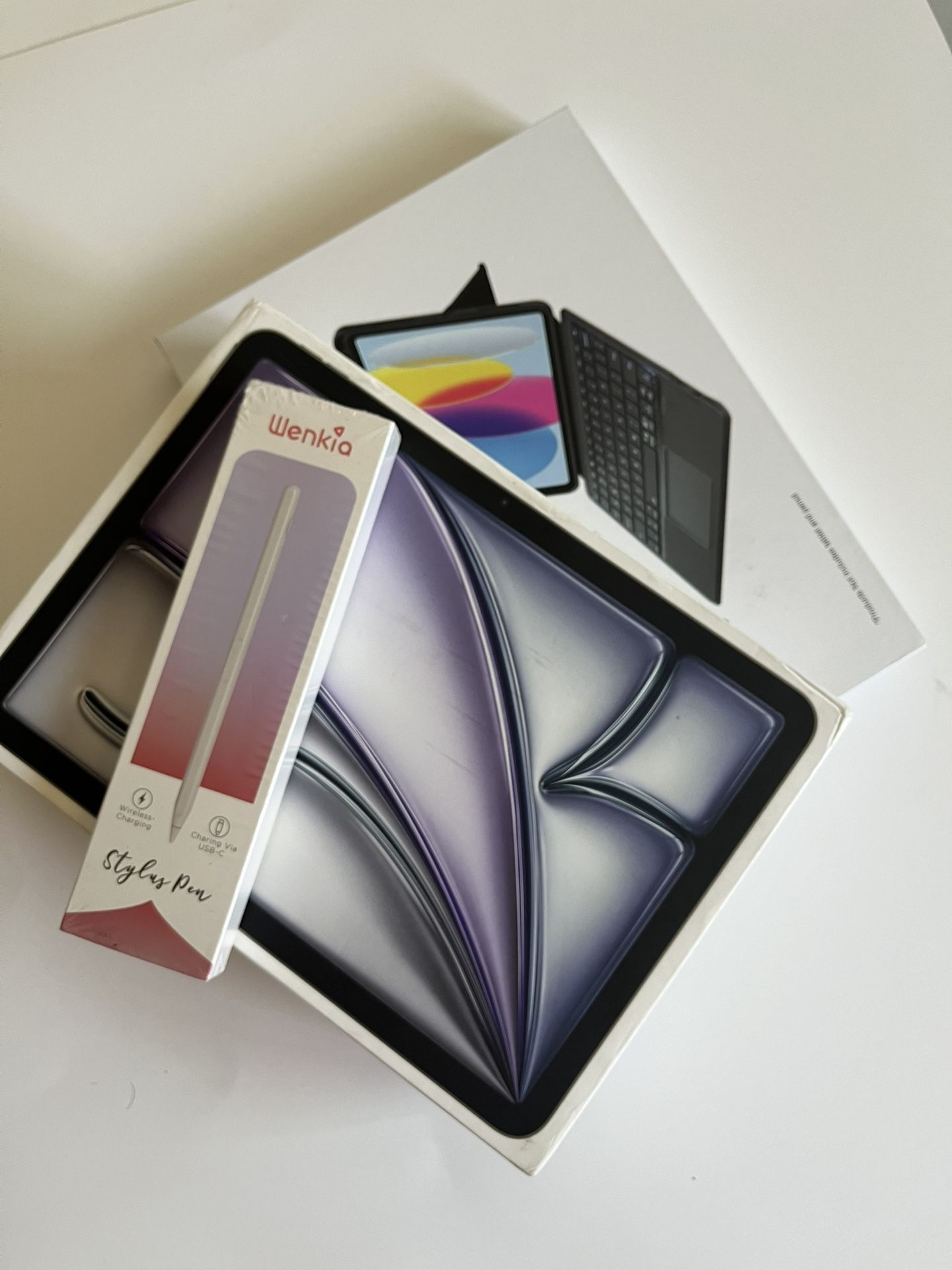 Apple IPad Air 11” ( M2 chip / 2024 Model) 128GB with pen, keyboard case & Accessories