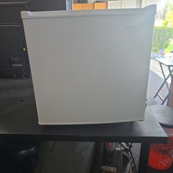 Clean Working Small Refrigerator 