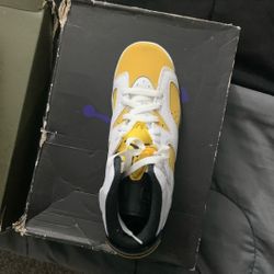 Air Jordan 6 Retro Yellow Ochre 