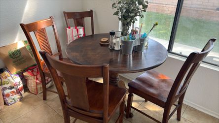 Round brown table with 4 chairs