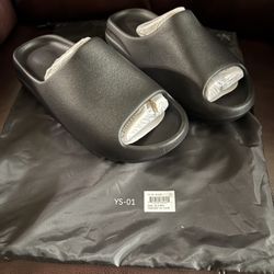 Yeezy Slide 