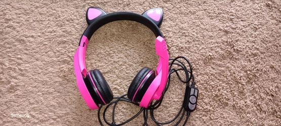Pink cat ear headphone
