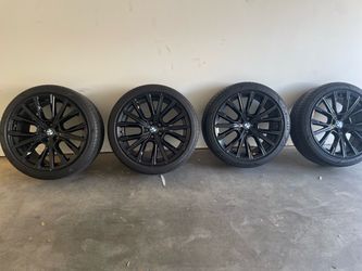 BMW Black Alloy Wheels with Pirelli Tires – Set of 4