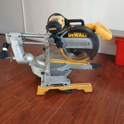 Sierra Dewalt Electrica 