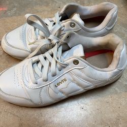 Levi's women's tennis shoes size 10