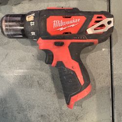 Milwaukee Drill 12v