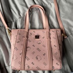 hello kitty medium sized purse