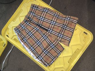 Burberry shorts size s