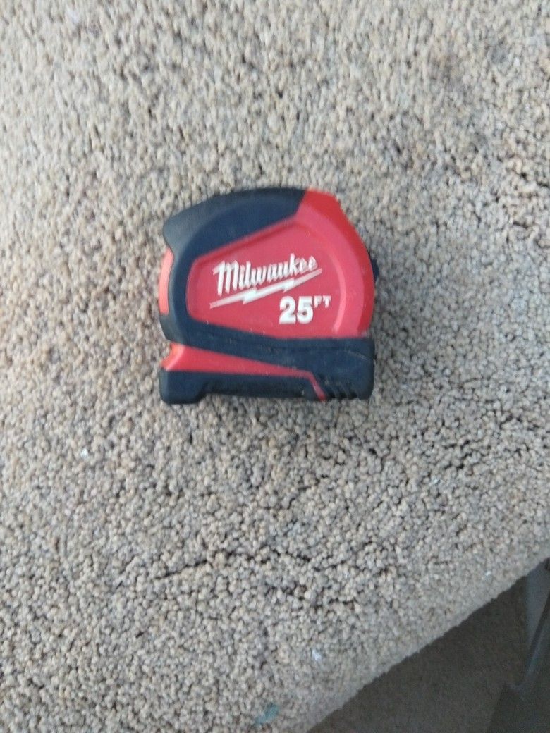 Milwaukee 25ft Tape Measure
