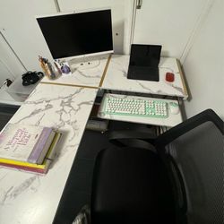 Desk for sale $130