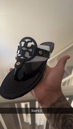 Size 8.5 Tori