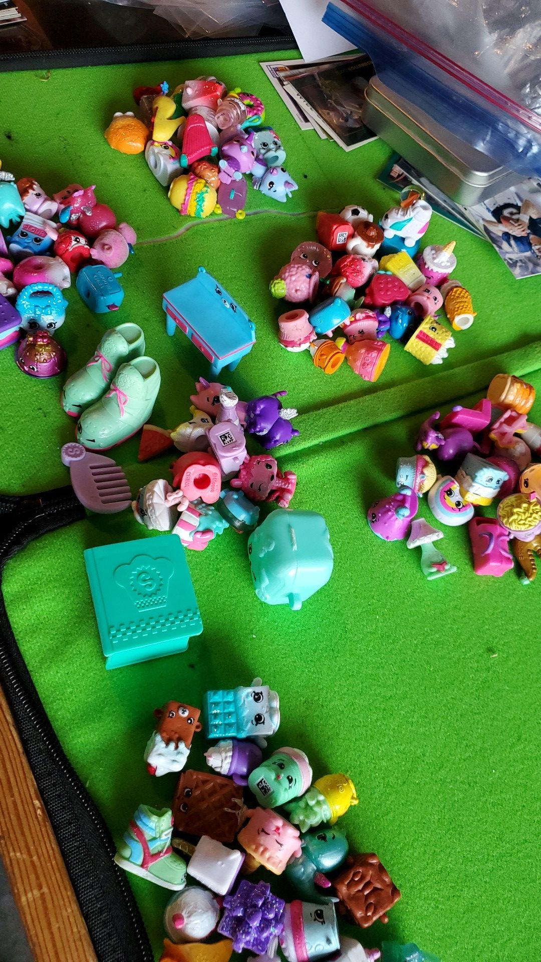 Over 100 shopkins loose toys ALL FOR $30