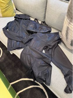 Lululemon set-jacket, leggings, shorts, bra
