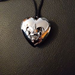 Necklas with charm & perfume .. NEW