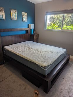 Queen bed with or without mattress