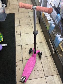 Micro Maxi Deluxe 3-Wheel Kick Scooter – Pink