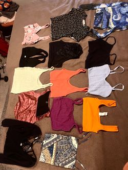 Women’s Clothing Bundle 14 Tops & Tank Tops size XS–S in Good Condition (pick up Cedar Park)