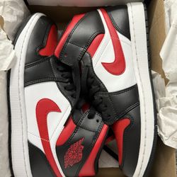 Air Jordan 1 Mid 