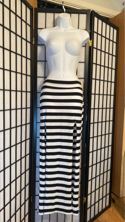Womans 2 slit maxi skirt Size Large
