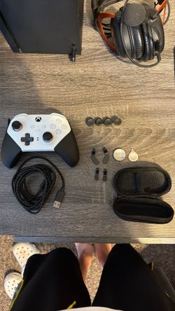 Xbox Elite Series 2 Controller Core White w/ Full Component Pack & Case