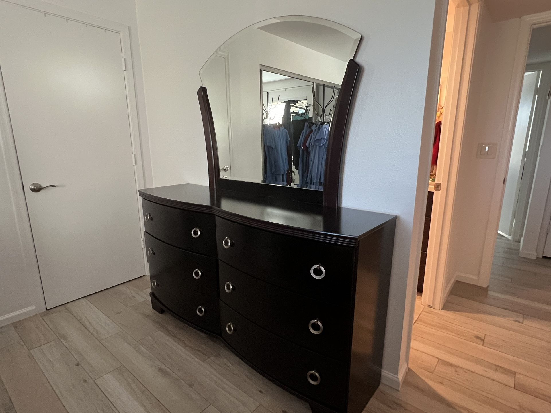Matching Queen Bedroom Set