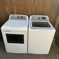 WASHER AND DRYER LAUNDRY SET GE  