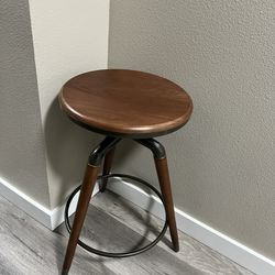1 Wood 🪵 stools