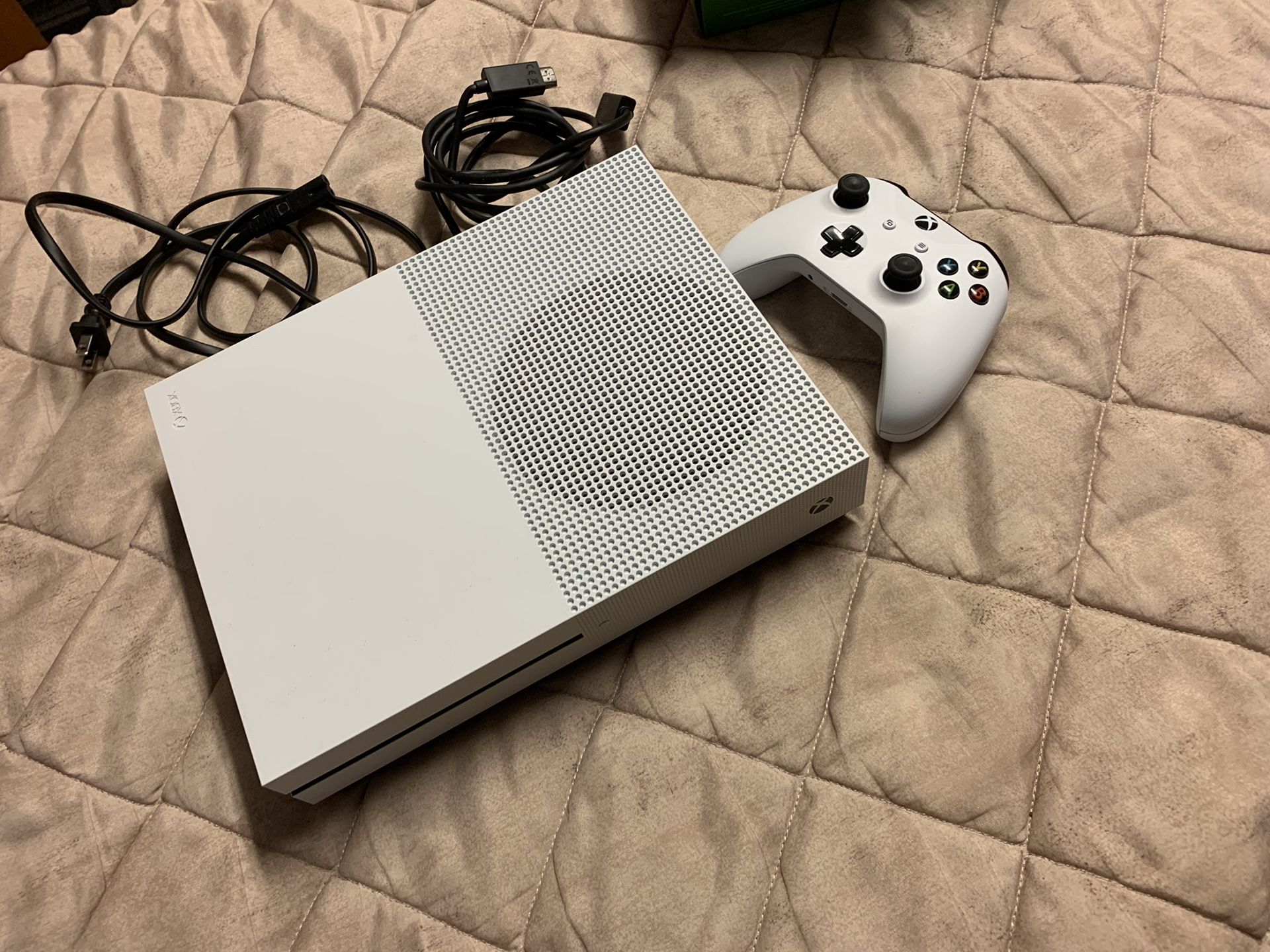 Xbox one S 1TB of space with controller
