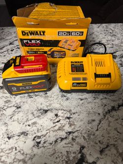 DeWalt FlexVolt 9Ah Battery & 8A Fast Charger