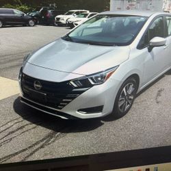2023 Nissan Versa SV CVT