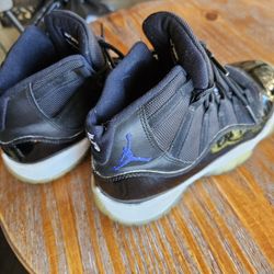 Nike Jordan's Retro 11. Size 4(Y)