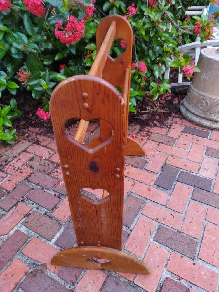 Vtg Solid Wood Quilt Stand Blanket Display Floor Stand Hanger Rack Colonial
