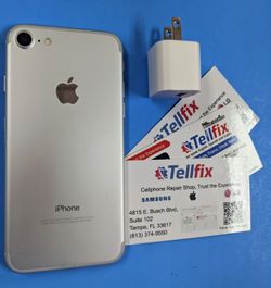 iPhone 7📱 32GB. Factory unlocked 🔓 Like new condition 🎁 With warranty 🧾