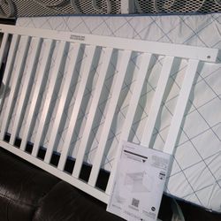 Brand New -ish Like New Condition Baby Bee Crib White