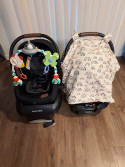 Set of 2 Maxi-Cosi Car Seats – Barely Used